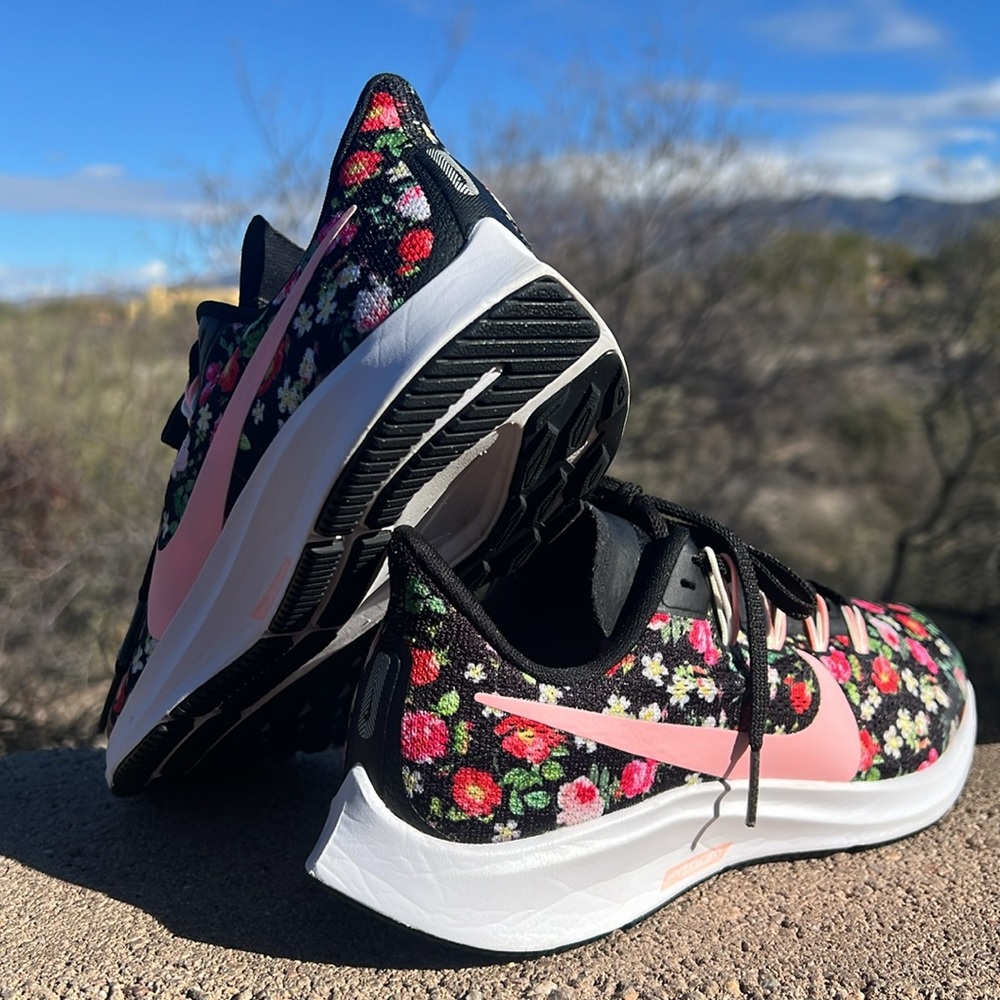 Nike Women's Floral Black Pink Running Sneakers - Picture 2 of 16